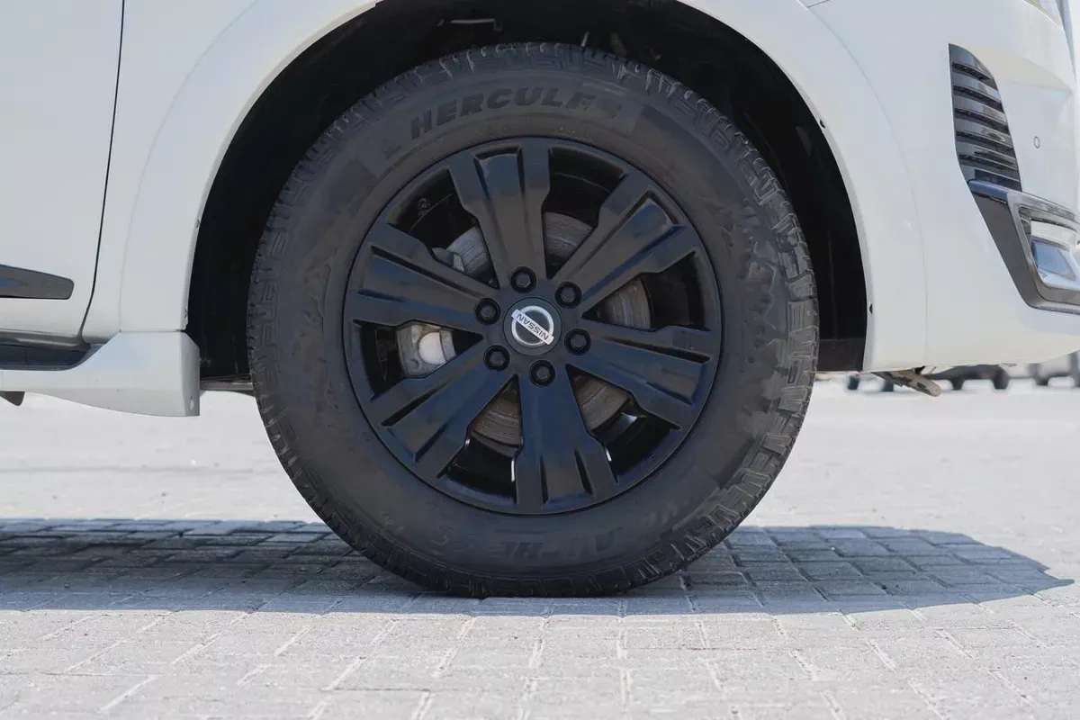 Nissan Armada Platinum 2020 - American Specs-6-6