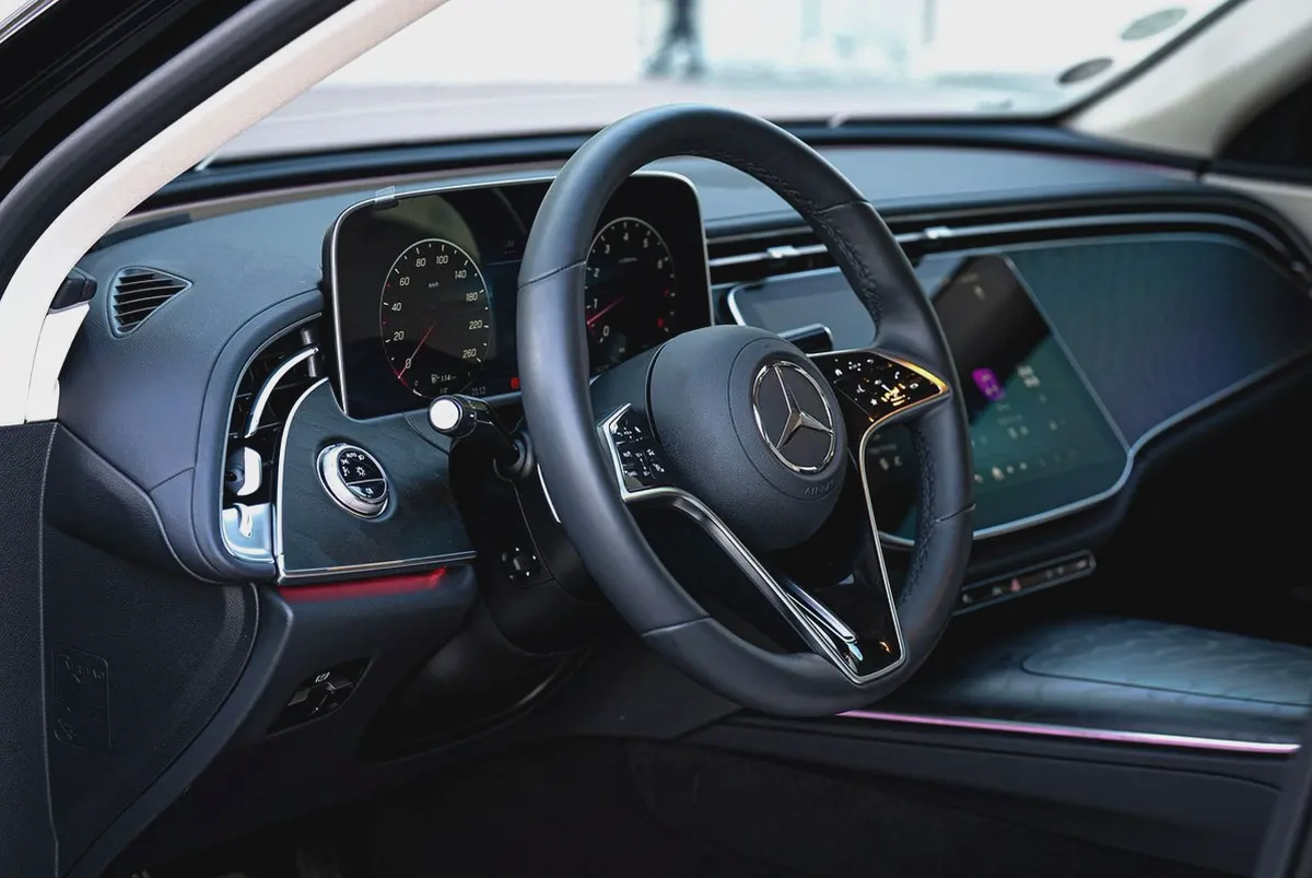 2025 | Mercedes E200 Black | Low Mileage | Brand new | Clean title | Warranty |-7-7
