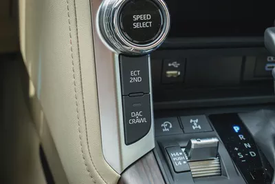 2023 - TOYOTA LAND CRUISER GXR 4.0 - UNDER WARRANTY GCC SPECS - EXCELLENT CONDITION-13