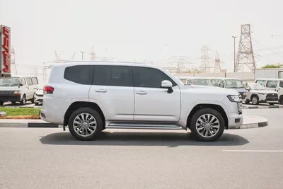 2023 - TOYOTA LAND CRUISER GXR 4.0 - UNDER WARRANTY GCC SPECS - EXCELLENT CONDITION-3