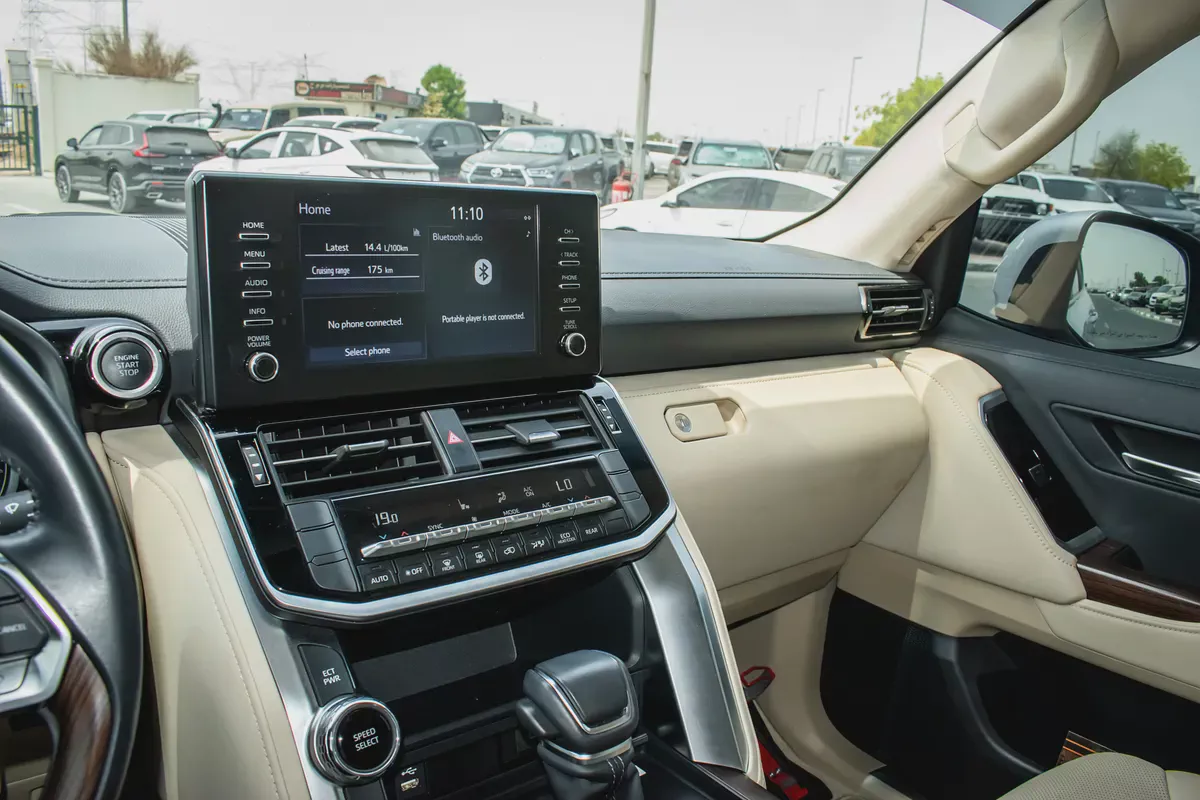2023 - TOYOTA LAND CRUISER GXR 4.0 - UNDER WARRANTY GCC SPECS - EXCELLENT CONDITION-9-9