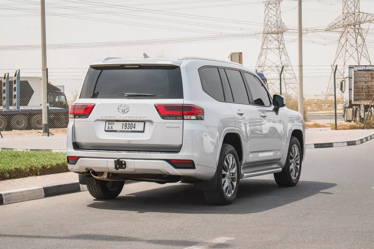 2023 - TOYOTA LAND CRUISER GXR 4.0 - UNDER WARRANTY GCC SPECS - EXCELLENT CONDITION-6-6