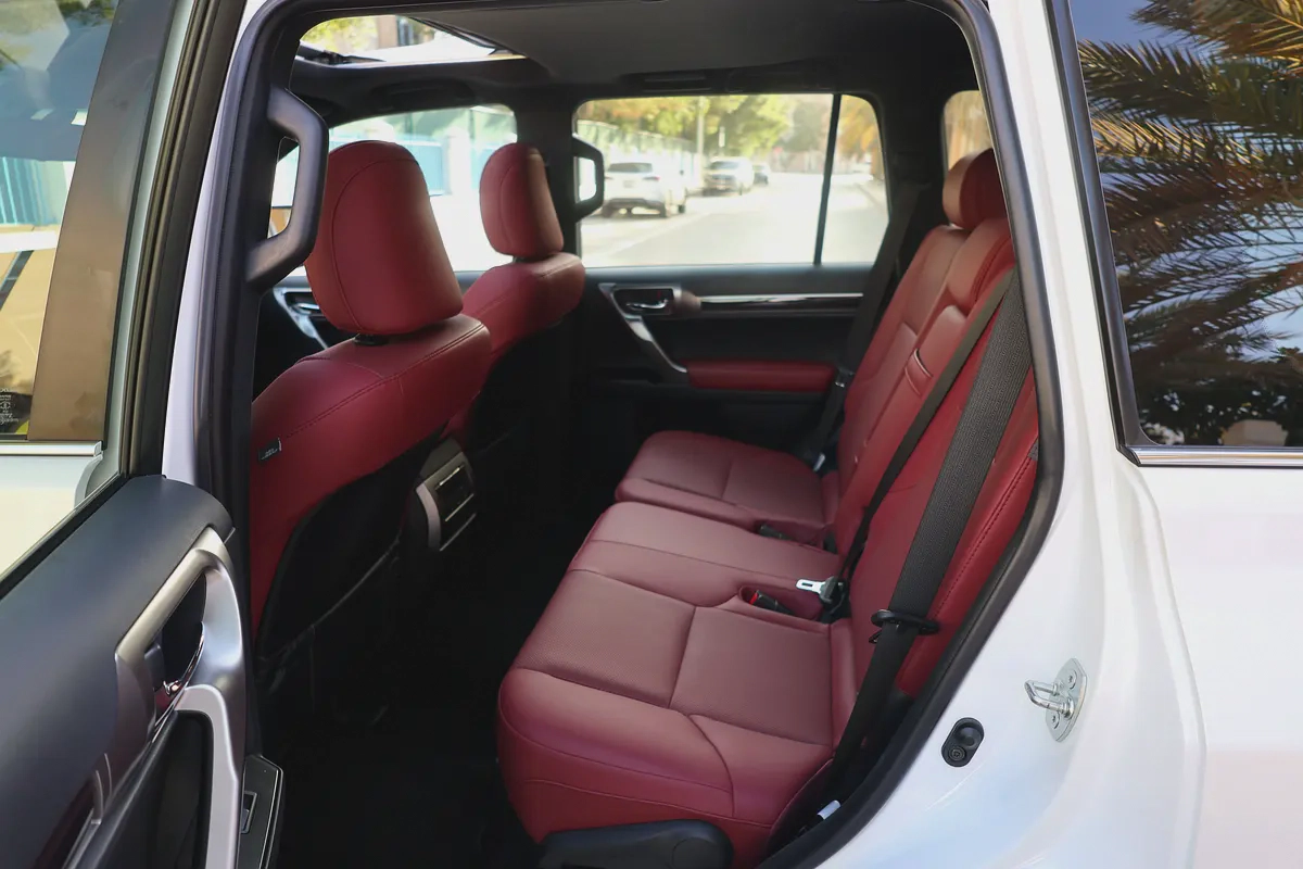LEXUS GX460-PREMIUM-2023-54000KM-GCC SPECS -UNDER WARRANTY-EXCELLENT CONDITION-18-18