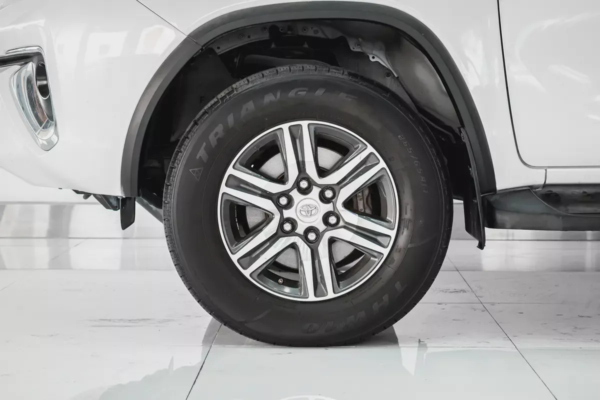 1 YR / 20,000 KM WARRANTY | 4.0 GXR | 6 CYLINDER | AED 1550-7-7