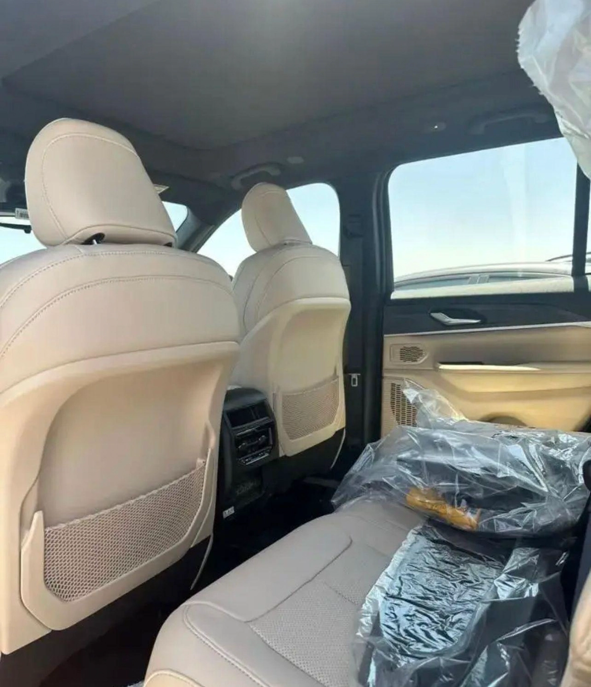 2023 Jeep Grand Cherokee – Premium Luxury SUV-3-3