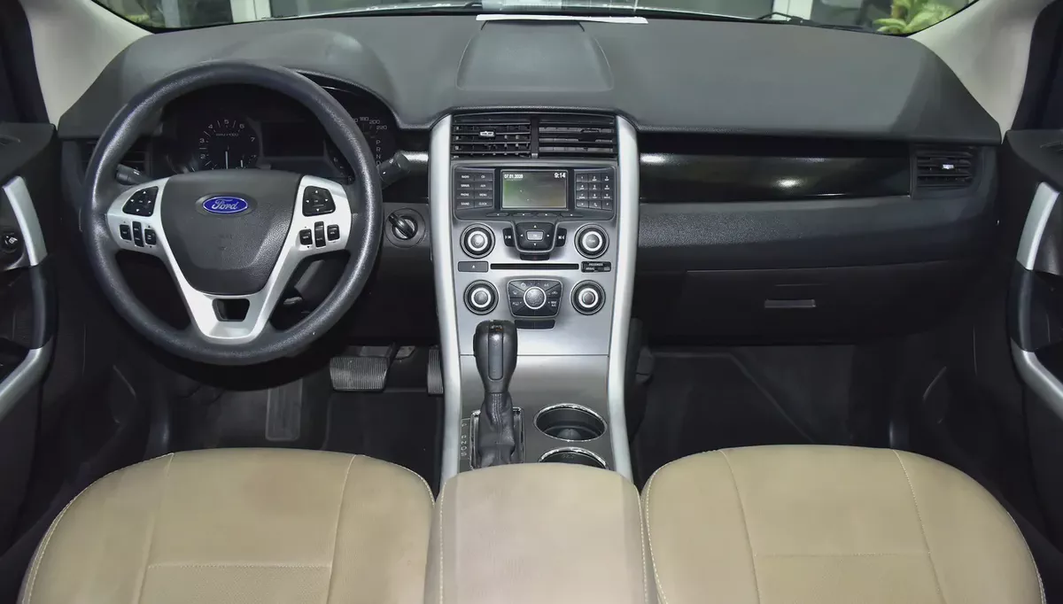 EXCELLENT DEAL for our Ford Edge ( 2014 Model ) in Silver Color GCC Specs-10-10