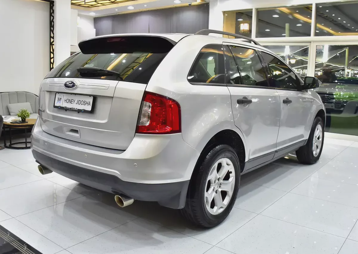 EXCELLENT DEAL for our Ford Edge ( 2014 Model ) in Silver Color GCC Specs-5-5