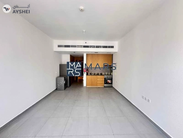 Brand new balconey studio avalible with gym,pool,parking