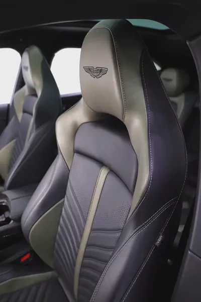 Aston Martin DBX 707 SPECIAL Q SPEC + CARBON INT/EXT SAME AS NEW-8