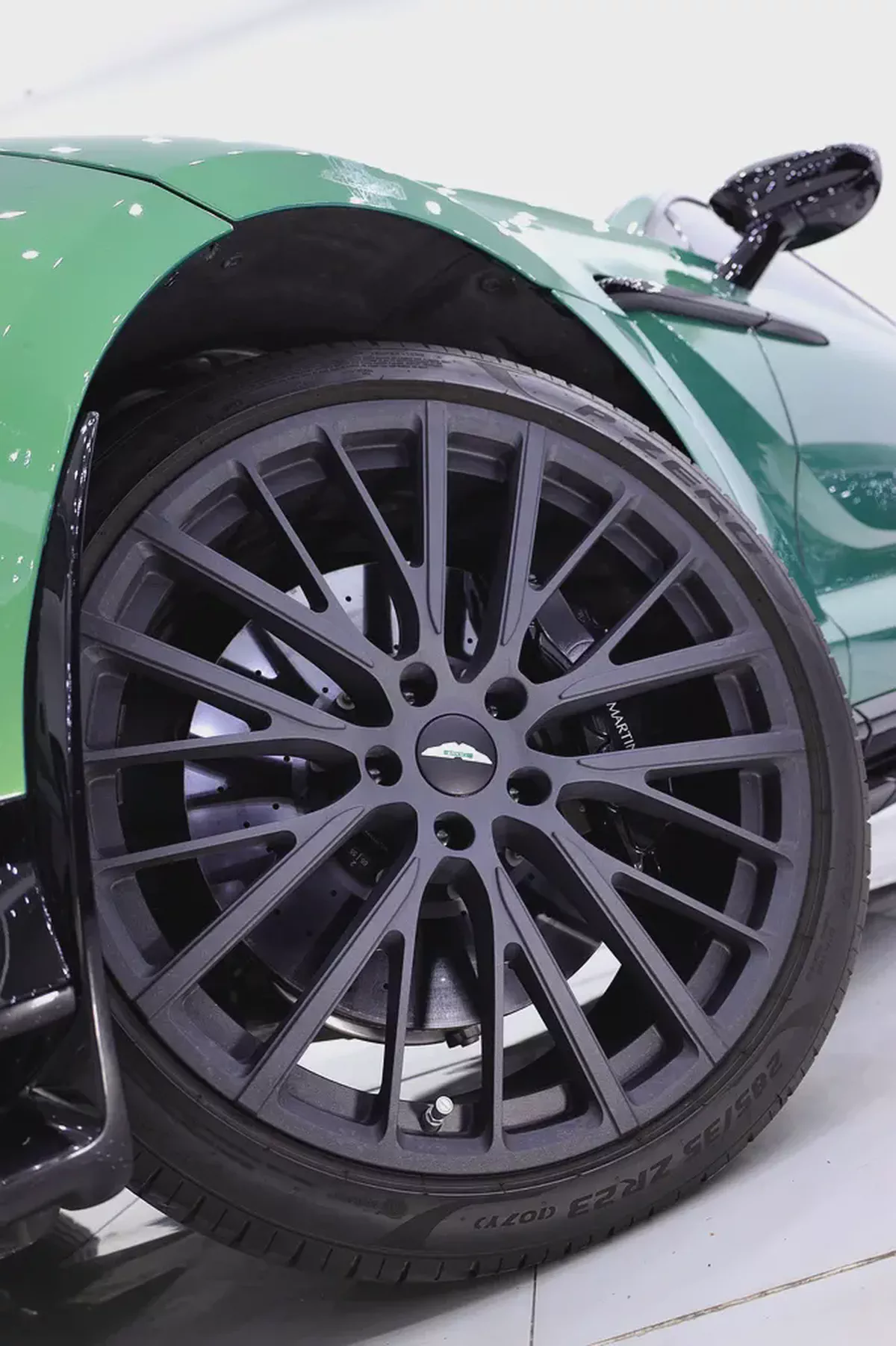 Aston Martin DBX 707 SPECIAL Q SPEC + CARBON INT/EXT SAME AS NEW-14-14