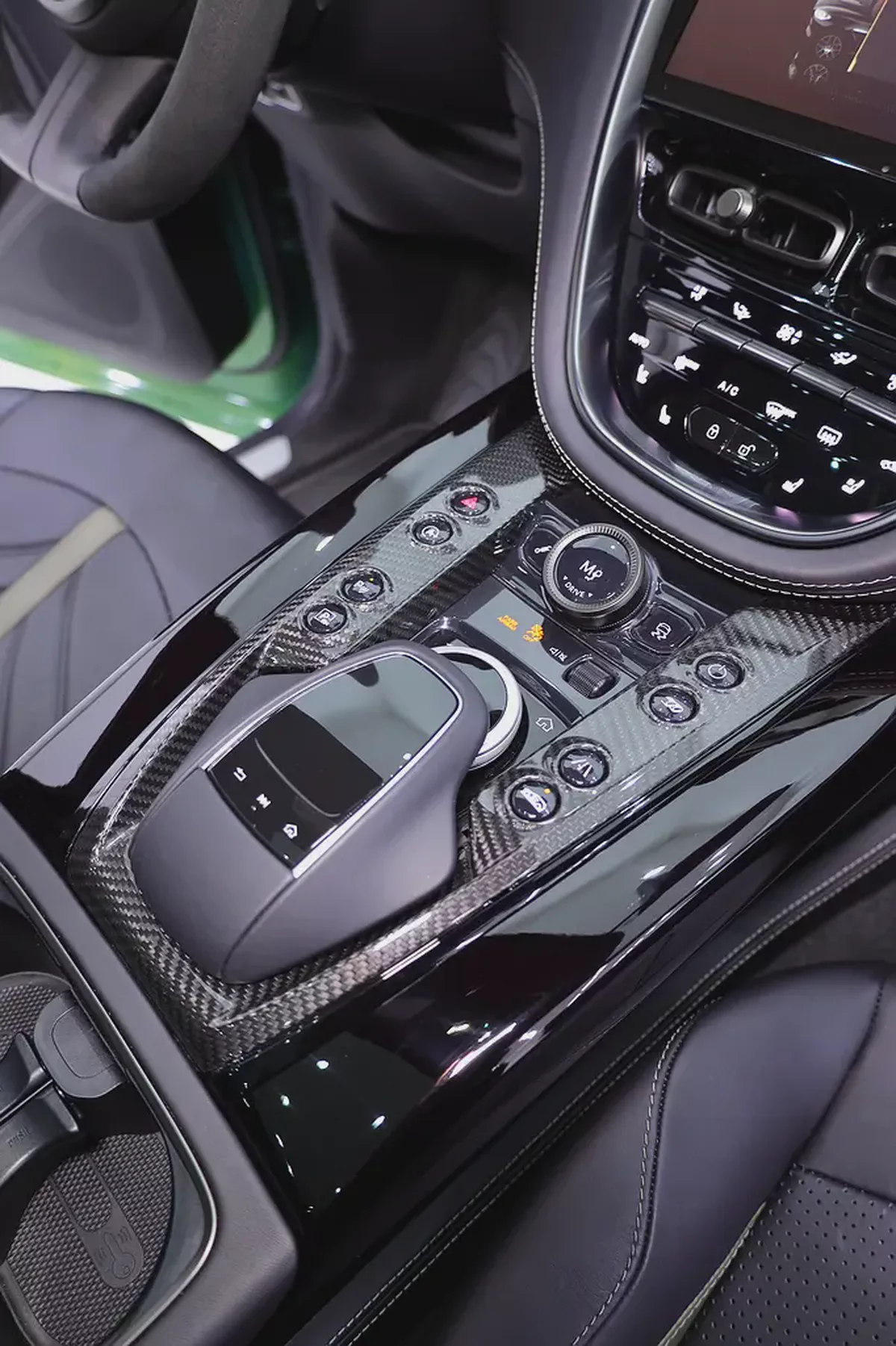Aston Martin DBX 707 SPECIAL Q SPEC + CARBON INT/EXT SAME AS NEW-19-19