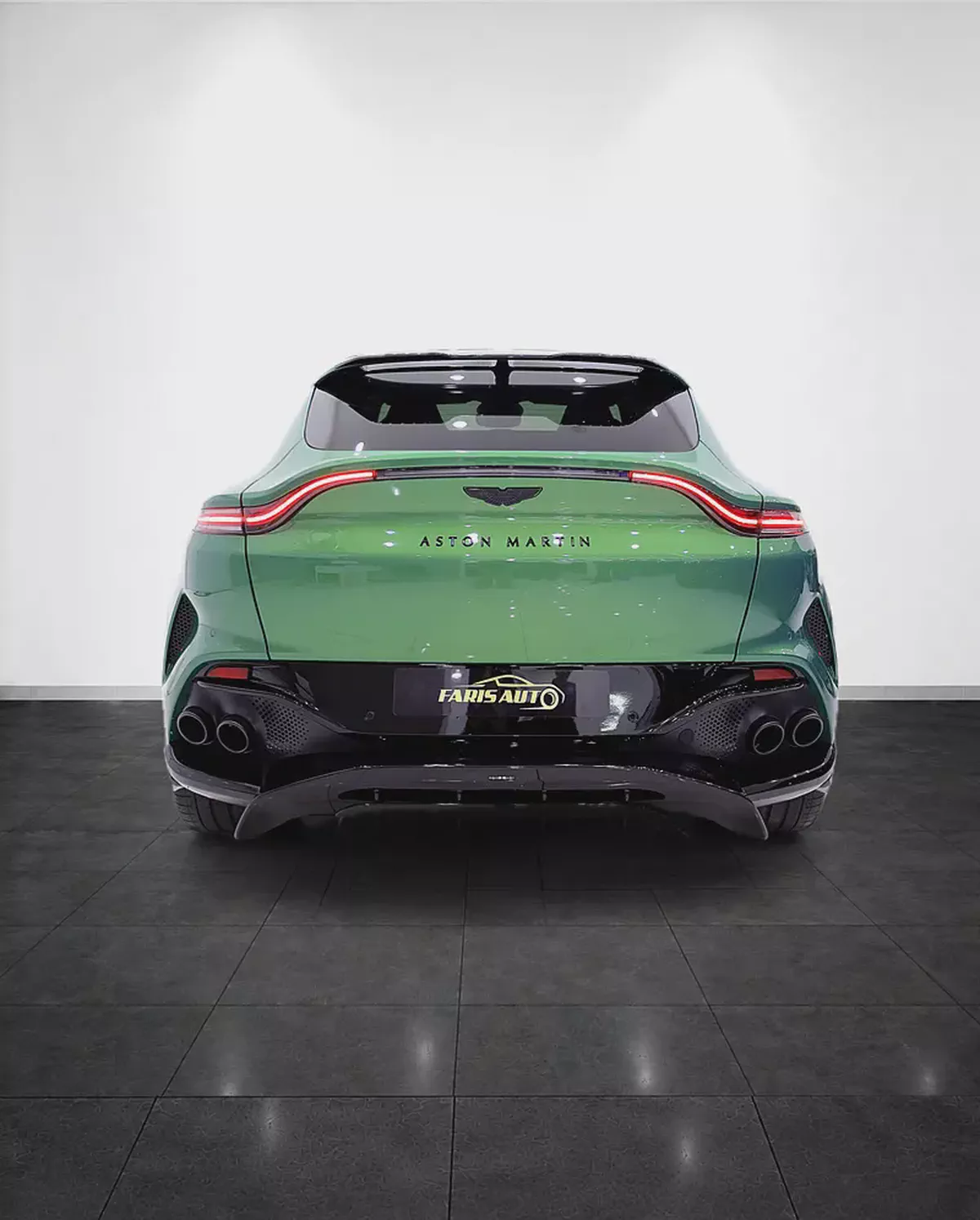 Aston Martin DBX 707 SPECIAL Q SPEC + CARBON INT/EXT SAME AS NEW-2-2