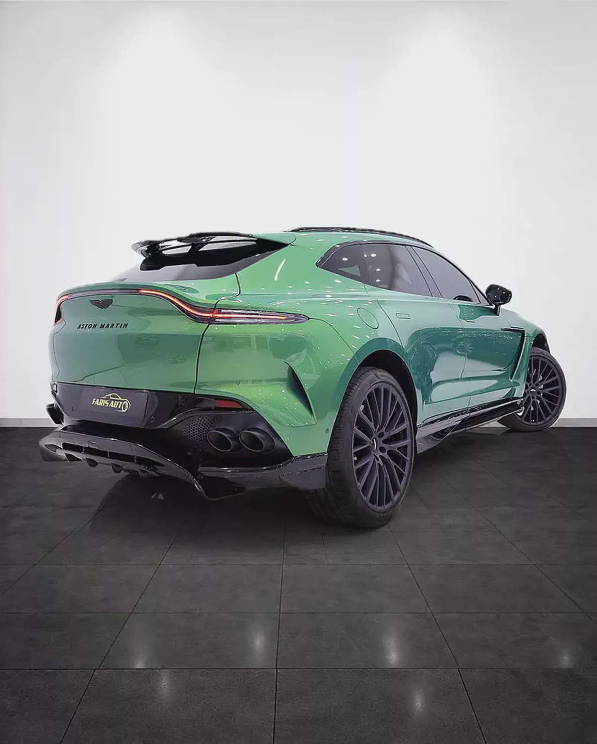 Aston Martin DBX 707 SPECIAL Q SPEC + CARBON INT/EXT SAME AS NEW-3-3