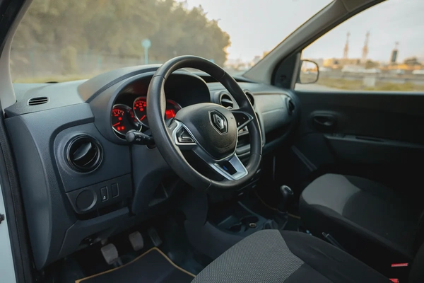 Renault Dokker Delivery Van | GCC Specs | Ref#R32405