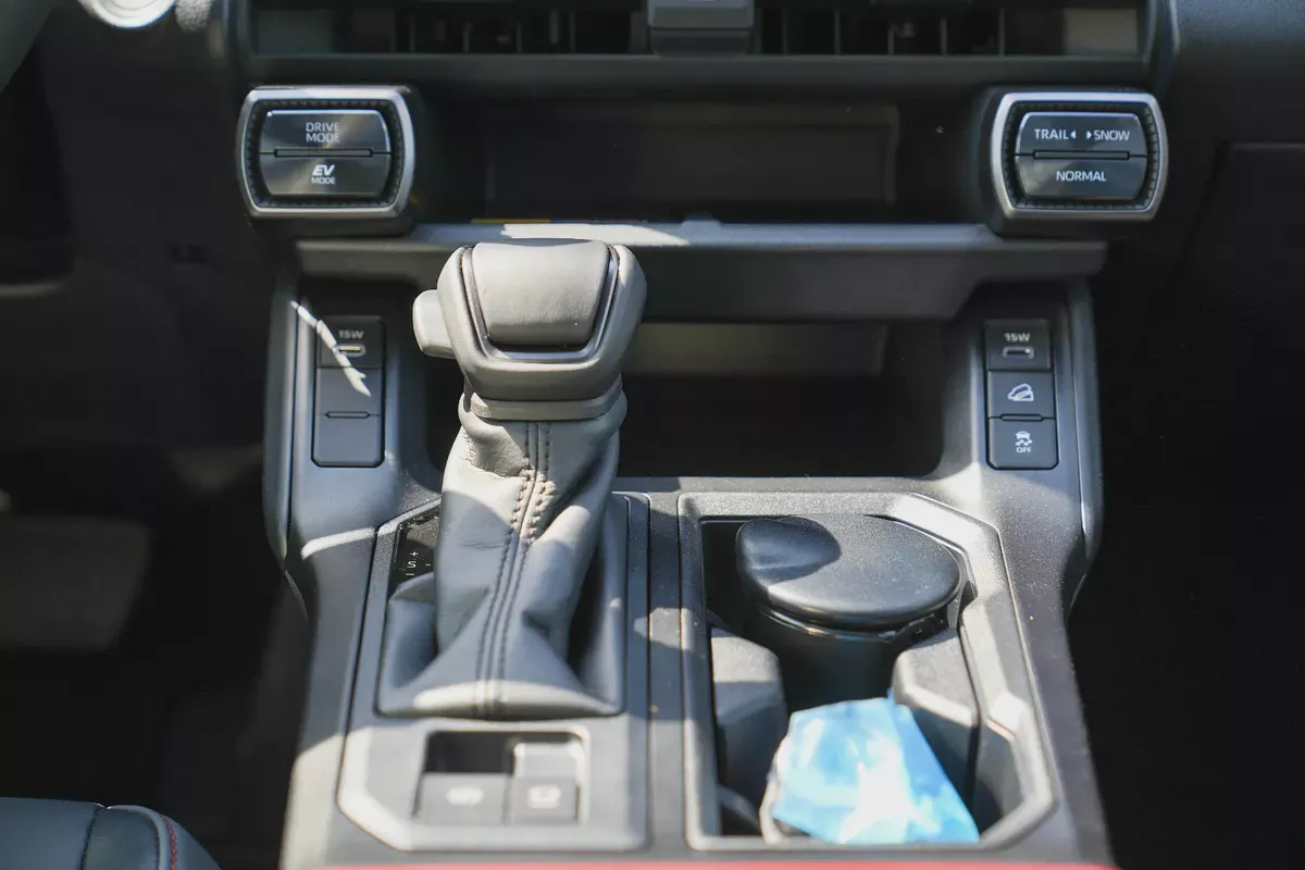 TOYOTA RAV4 2.5L HYBRID ADVENTURE 2026!! GCC SPECS-8-8