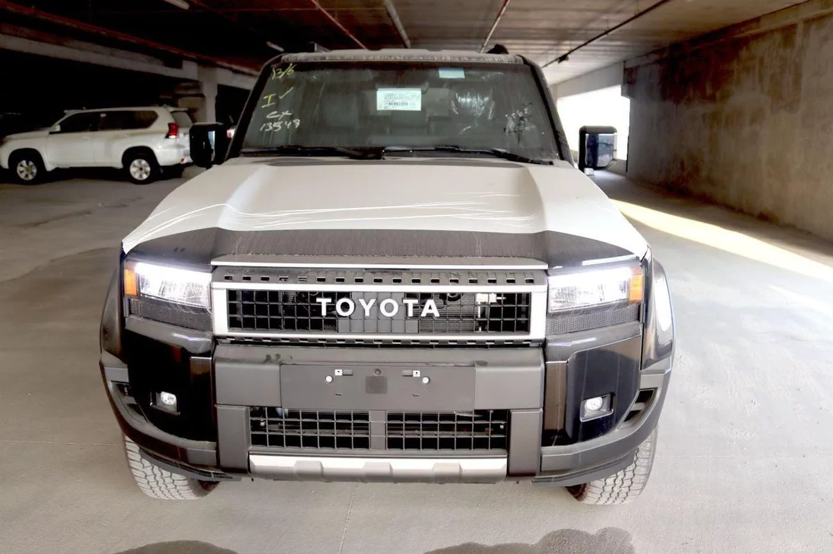 Toyota Prado VXR TOYOTA PRADO / 2.7L V4 PETROL / LETHER WITH DRIVER PWR SEAT / Only for Africa Special Price-1-0