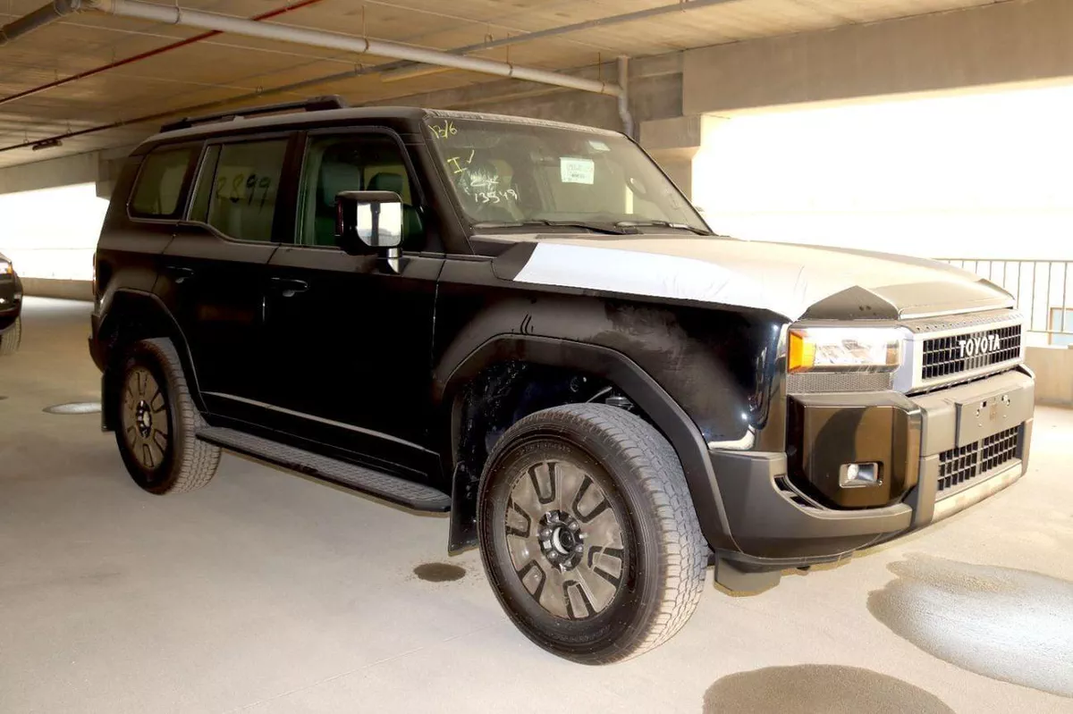 Toyota Prado VXR TOYOTA PRADO / 2.7L V4 PETROL / LETHER WITH DRIVER PWR SEAT / Only for Africa Special Price-2-0