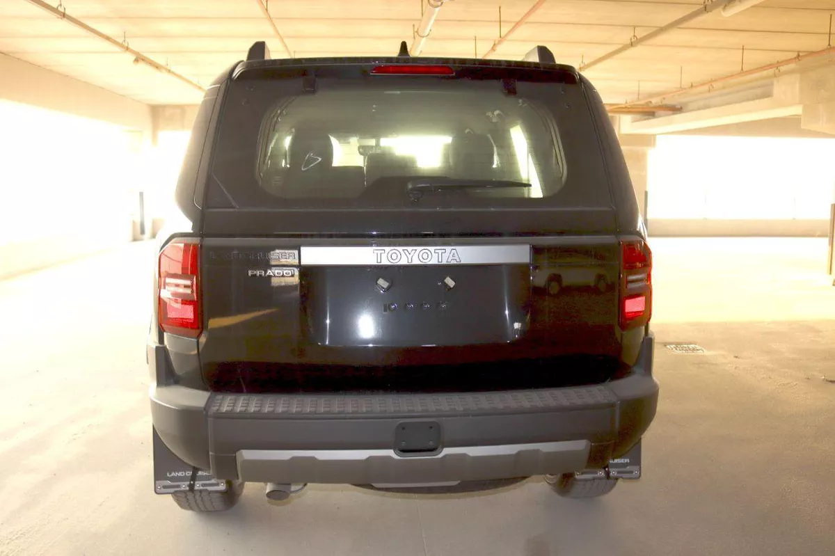 Toyota Prado VXR TOYOTA PRADO / 2.7L V4 PETROL / LETHER WITH DRIVER PWR SEAT / Only for Africa Special Price-3-0