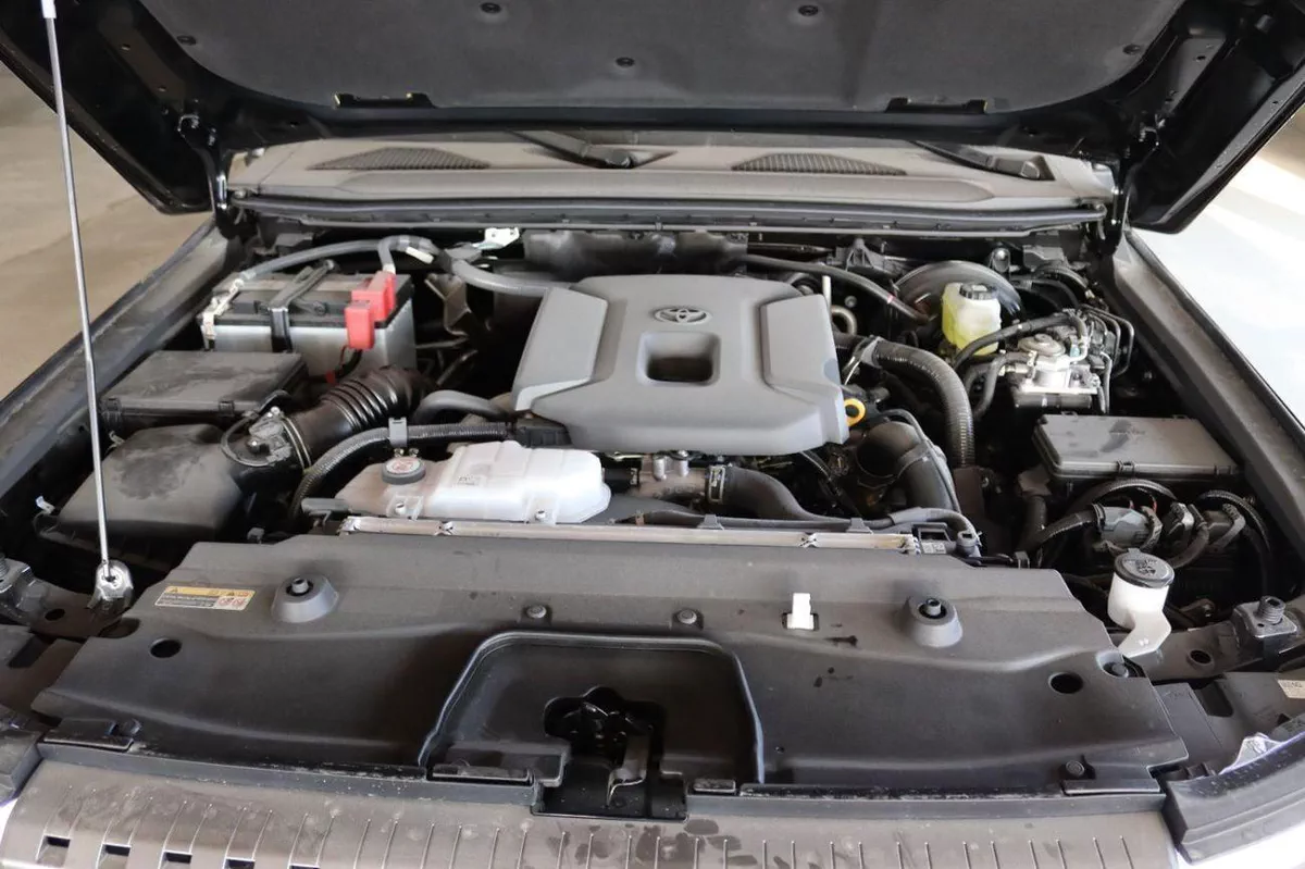 Toyota Prado VXR TOYOTA PRADO / 2.7L V4 PETROL / LETHER WITH DRIVER PWR SEAT / Only for Africa Special Price-5-0