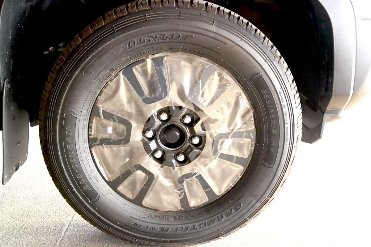 Toyota Prado VXR TOYOTA PRADO / 2.7L V4 PETROL / LETHER WITH DRIVER PWR SEAT / Only for Africa Special Price-6-0