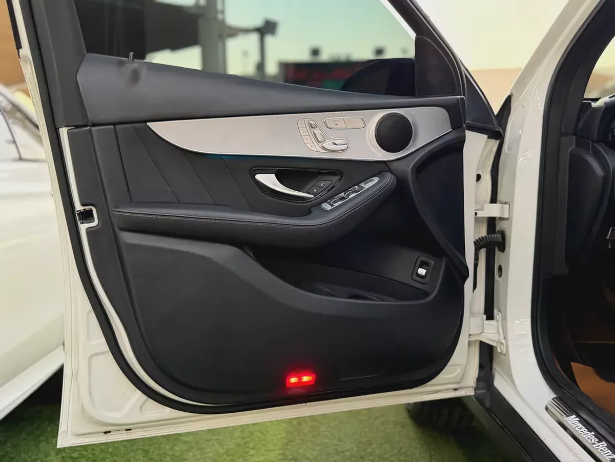 2019 Mercedes-Benz GLC 300 4MATIC | Pristine Condition | US Specs-11-11