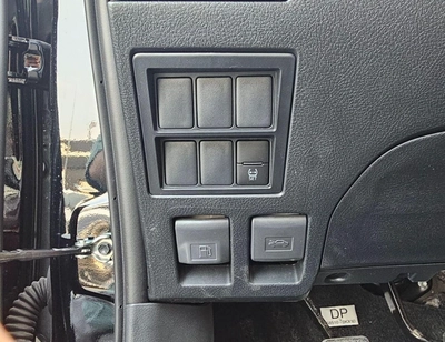 Toyota Hilux SR5 WIDE BODY DOUBLE CABIN || FULL OPTION  | PUSH START| WITHOUT DIFF-LOCK | PETROL M/T 2.7L V4 4WD-24