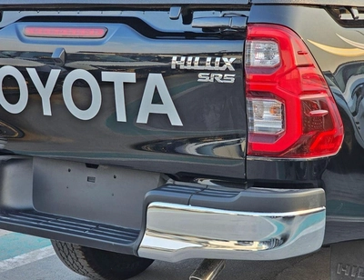 Toyota Hilux SR5 WIDE BODY DOUBLE CABIN || FULL OPTION  | PUSH START| WITHOUT DIFF-LOCK | PETROL M/T 2.7L V4 4WD-7