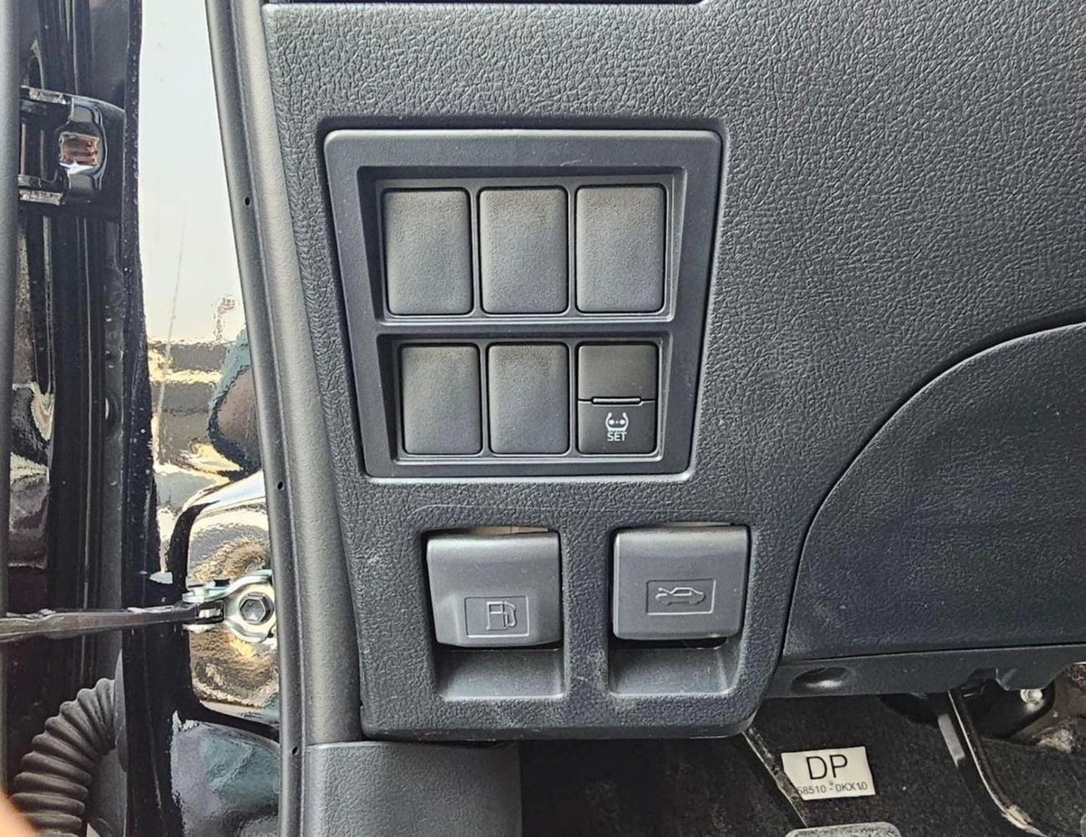 Toyota Hilux SR5 WIDE BODY DOUBLE CABIN || FULL OPTION  | PUSH START| WITHOUT DIFF-LOCK | PETROL M/T 2.7L V4 4WD-24-0