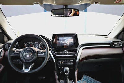1600 EMI ON 0% DOWNPAYMENT AVAILABLE ON CASH OR BANK FINANCE 2024 TOYOTA URBAN CRUISER-11