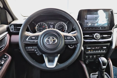 1600 EMI ON 0% DOWNPAYMENT AVAILABLE ON CASH OR BANK FINANCE 2024 TOYOTA URBAN CRUISER-13
