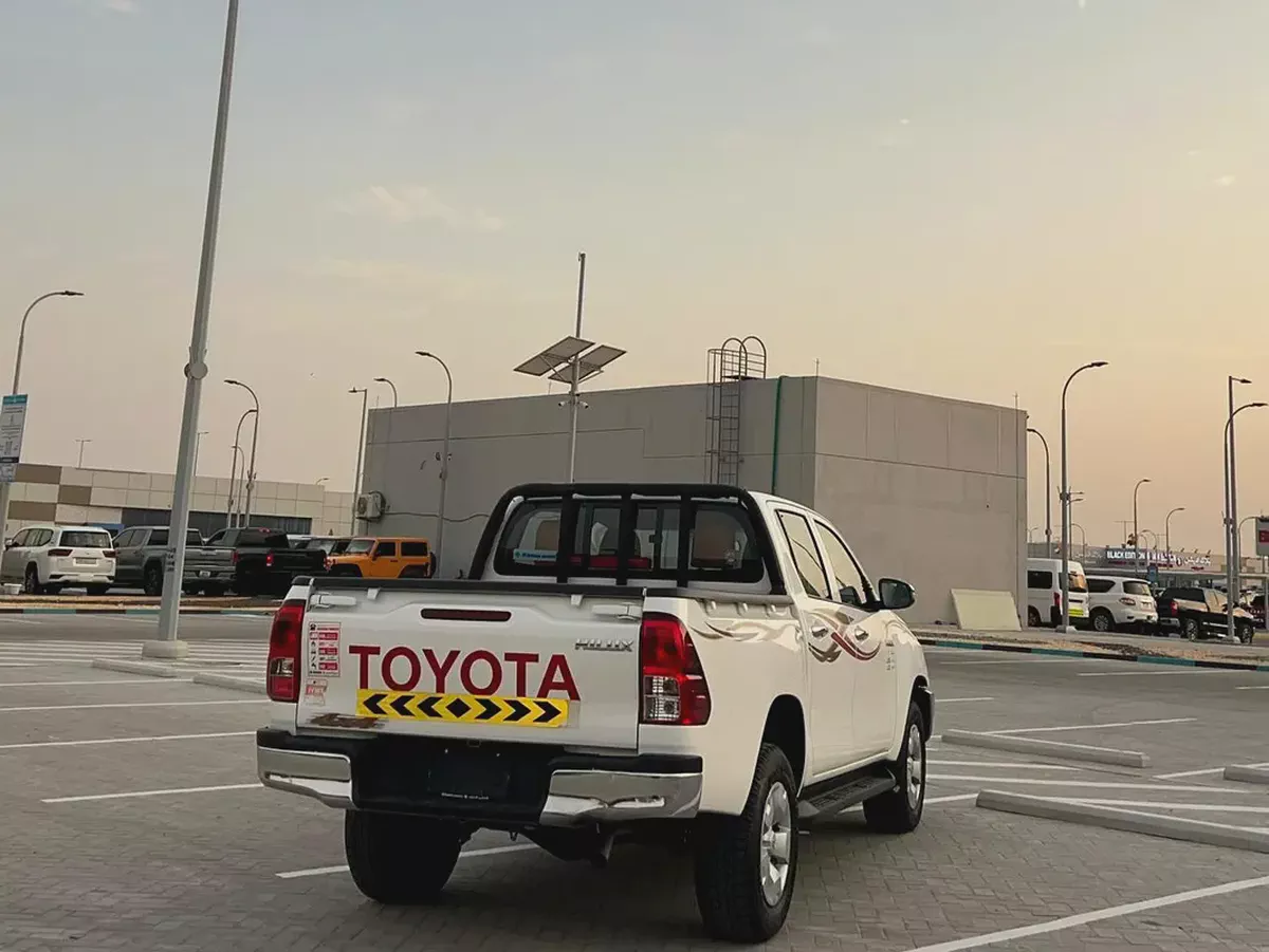 Toyota Hilux Double Cab DLS 2025 GCC Specs - Brand New-15-15