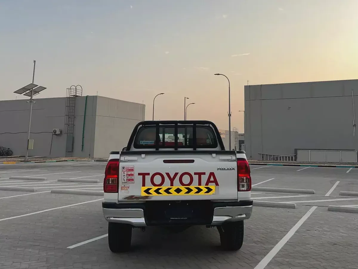 Toyota Hilux Double Cab DLS 2025 GCC Specs - Brand New-16-16