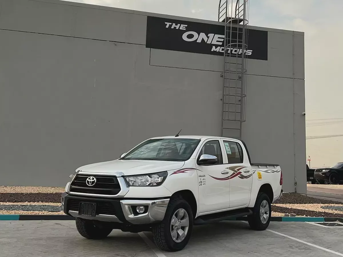 Toyota Hilux Double Cab DLS 2025 GCC Specs - Brand New