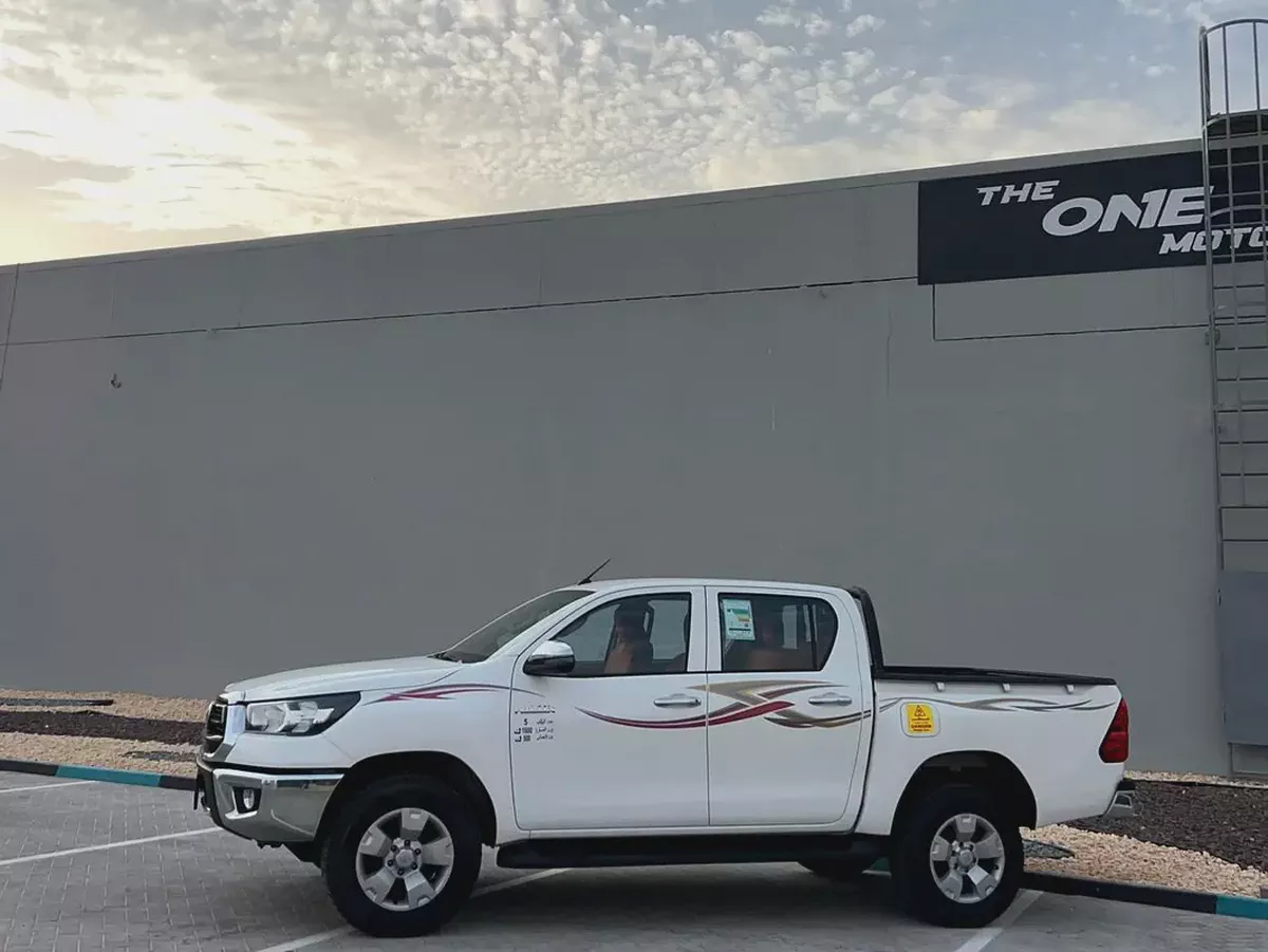 Toyota Hilux Double Cab DLS 2025 GCC Specs - Brand New-2-2