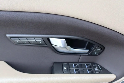 Land Rover Range Rover Velar P250 SE - Model 2019 - GCC Specs-9