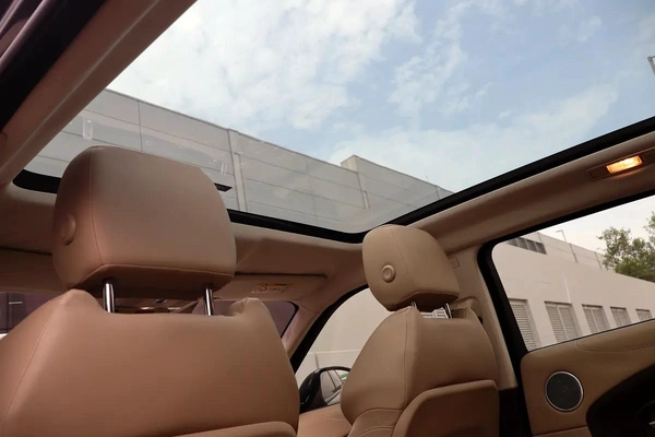 Land Rover Range Rover Velar P250 SE - Model 2019 - GCC Specs