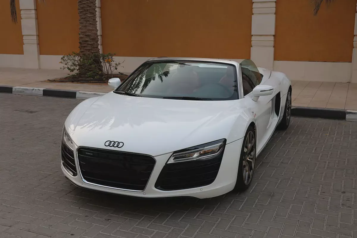 (2016) AUDI- R8 SPYDER -45000KM-GCC SPECS- PERFECT CONDITION-2-2