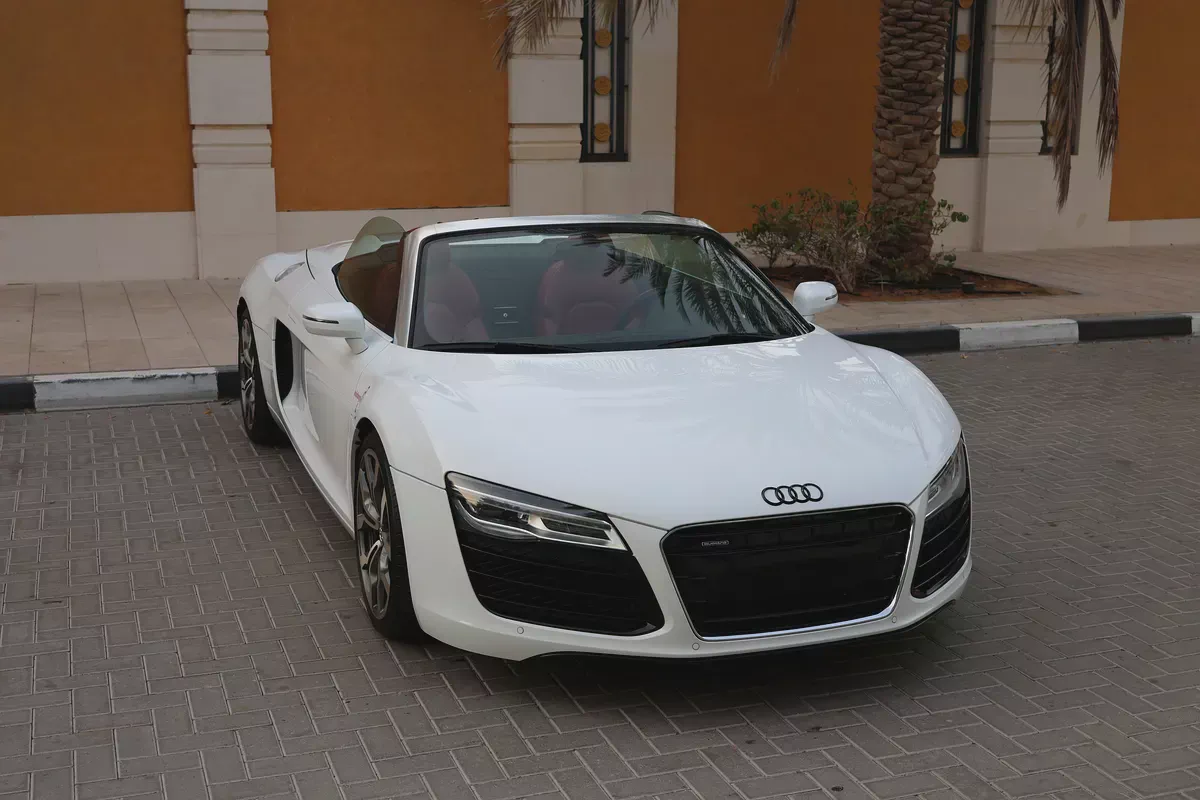 (2016) AUDI- R8 SPYDER -45000KM-GCC SPECS- PERFECT CONDITION-3-3
