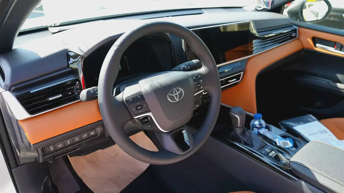 Toyota Camry 2025 Lumiere HYBRID GCC Spec-10-10