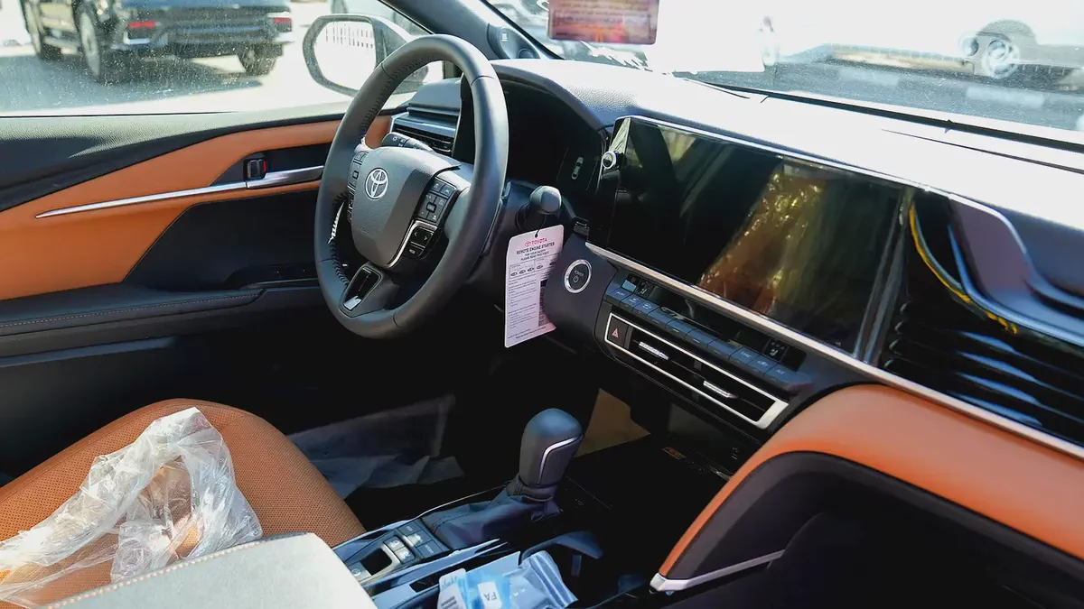 Toyota Camry 2025 Lumiere HYBRID GCC Spec-13-13