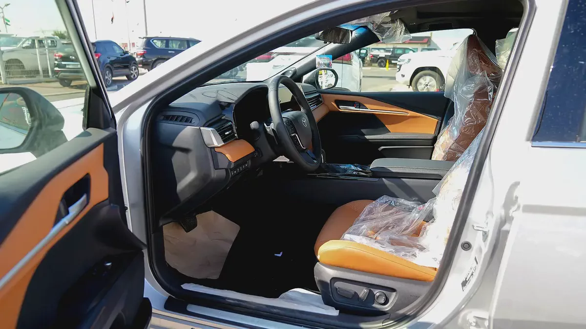 Toyota Camry 2025 Lumiere HYBRID GCC Spec-15-15