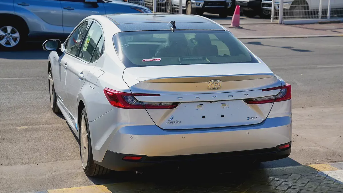 Toyota Camry 2025 Lumiere HYBRID GCC Spec-4-4