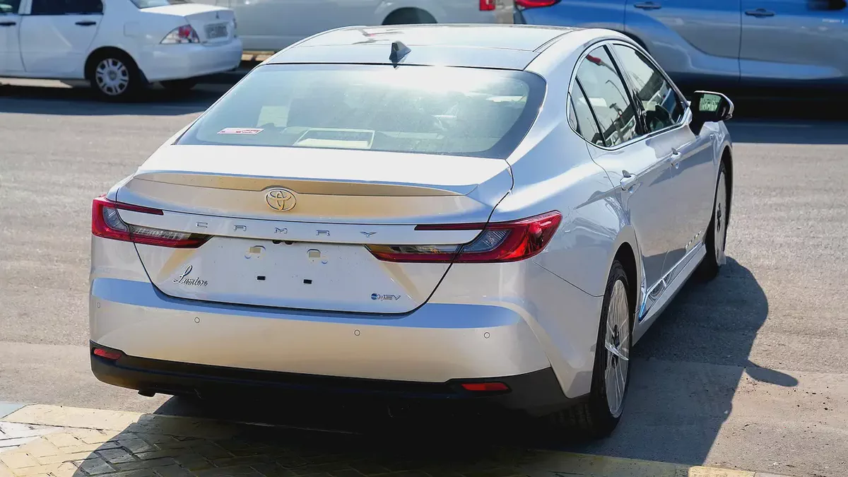 Toyota Camry 2025 Lumiere HYBRID GCC Spec-5-5