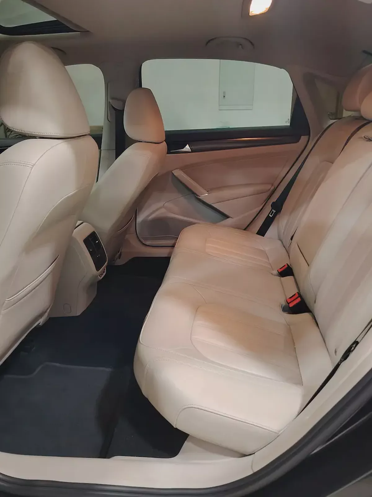 Volkswagen Passat SEL 2020 GCC Specs - Full Option-10-10