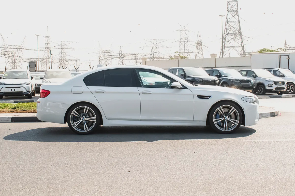 2012 - BMW M5 - IMMACULATE CONDITION - ONLY 82,000 KM DONE-3-3