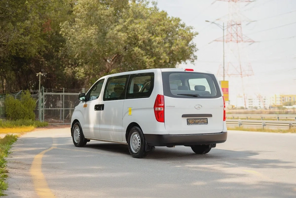 Hyundai H1 | 12-Seater | Automatic | GCC Specs | Ref#H98517