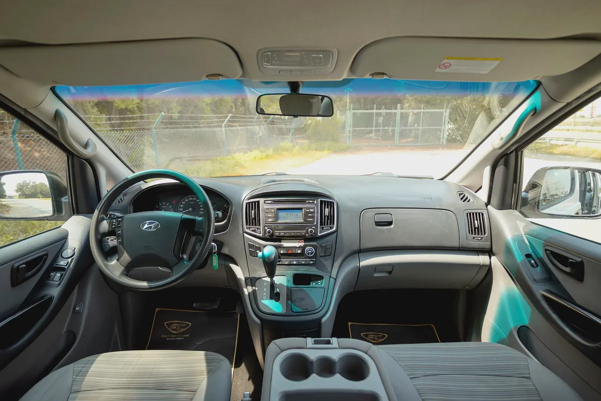 Hyundai H1 | 12-Seater | Automatic | GCC Specs | Ref#H98517