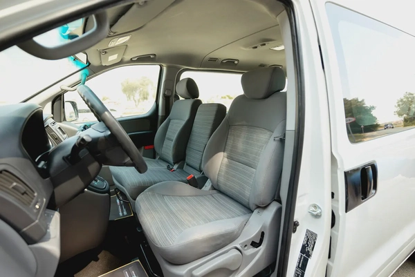 Hyundai H1 | 12-Seater | Automatic | GCC Specs | Ref#H98517