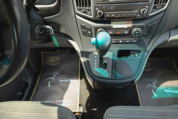 Hyundai H1 | 12-Seater | Automatic | GCC Specs | Ref#H98517