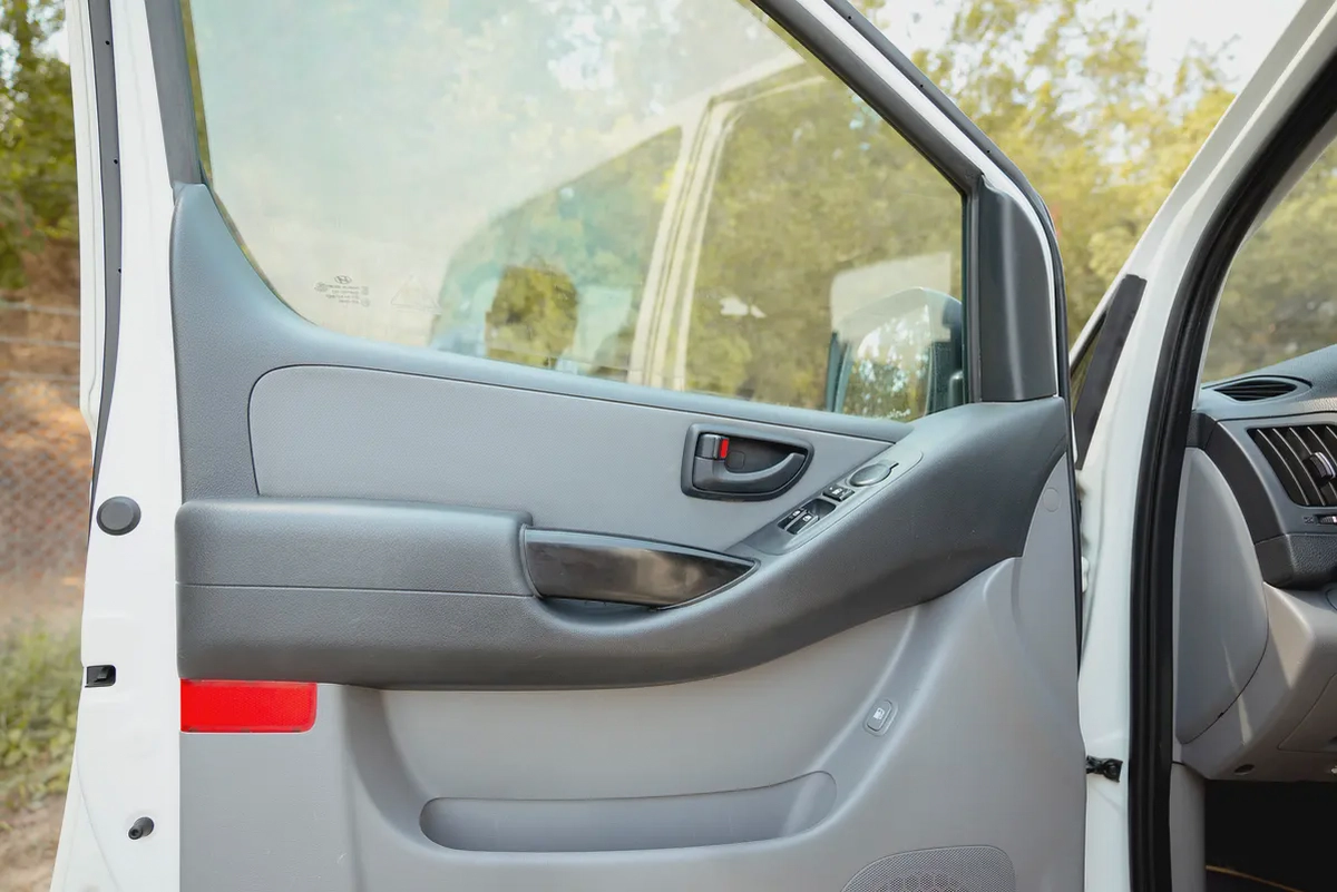 Hyundai H1 | 12-Seater | Automatic | GCC Specs | Ref#H98517